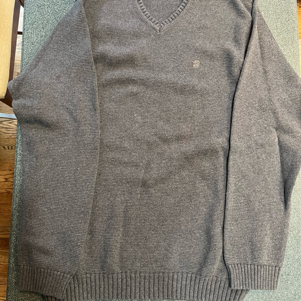 Men's Gray V-Neck Sweater